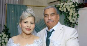 Fidel Claros y Miramar García celebran su boda religiosa